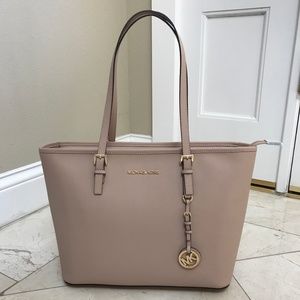 NWT Michael Kors Jet Set Carryall Md Tote Beige